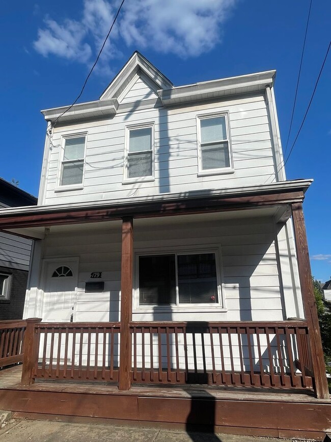 Building Photo - 2 Bedroom Single Family Mt Washington!