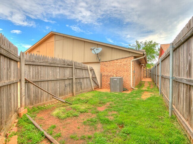 Building Photo - Fair Hill Duplex