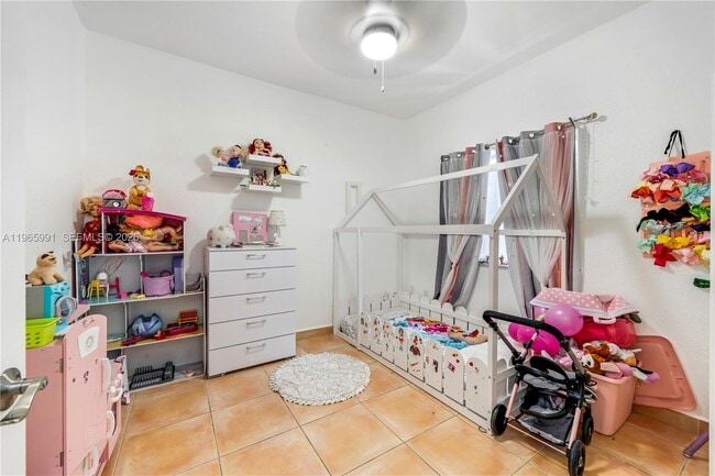 Building Photo - 1205 SE 7th Ct