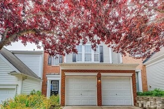 Building Photo - Elegant Long Lake Townhome | Hardwood Floors | 2-Car Garage | Pool