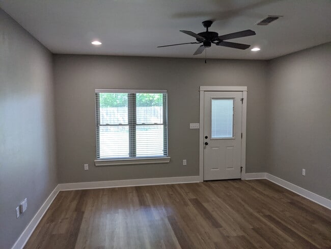 Building Photo - 308 Candlewood Cir