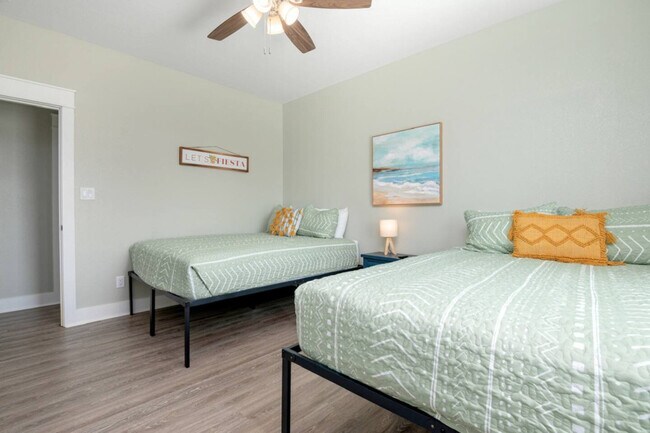 Building Photo - 943 Gulf Shores Dr