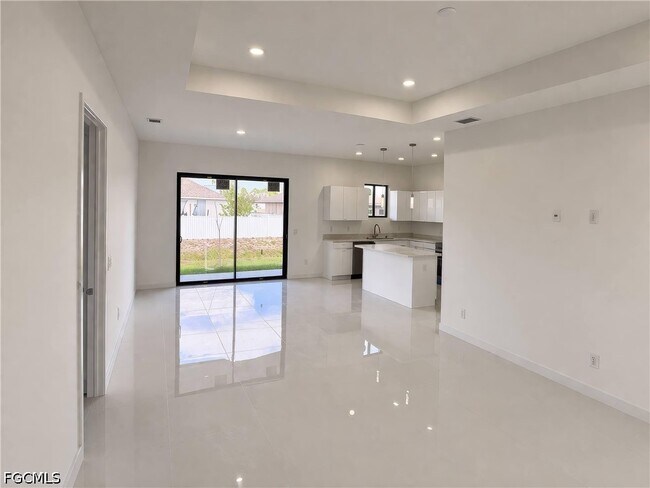 Building Photo - 2102 NW 25th Pl