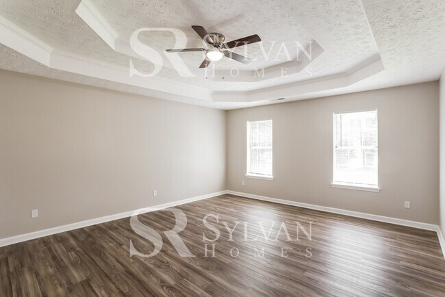 Building Photo - Spacious 4 bedroom colonial available now!