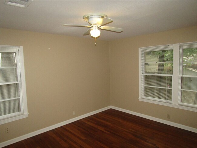 Building Photo - East Austin 3x2 Home Near Downtown & UT