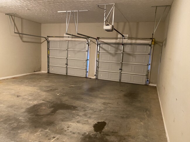Building Photo - 605 Privet Dr
