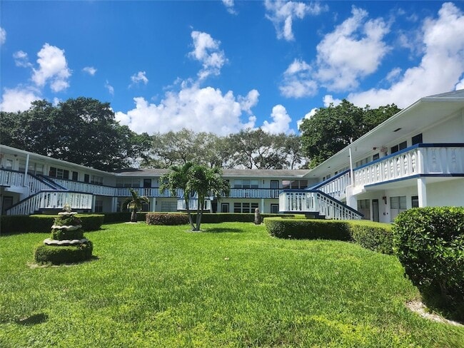 Building Photo - 104 Westbury E