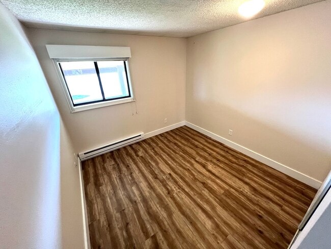 Building Photo - 2 Bed 1 Bath Apartment Located in South He...