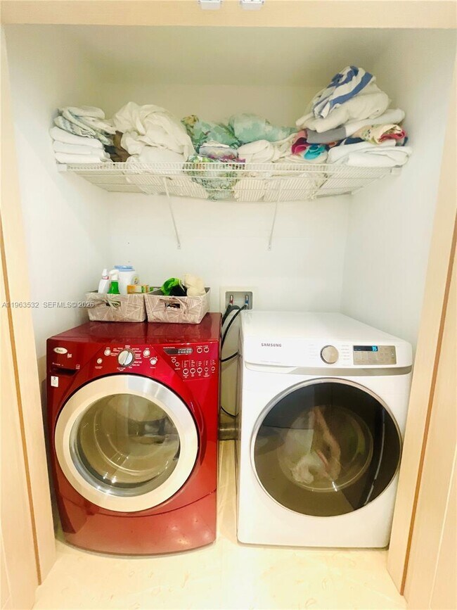 Building Photo - 1945 S Ocean Dr