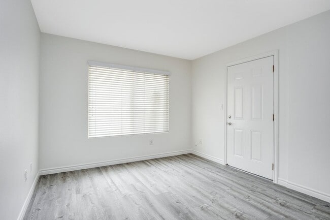 Building Photo - 1 bedroom 1bathroom condo in Normal Heights!