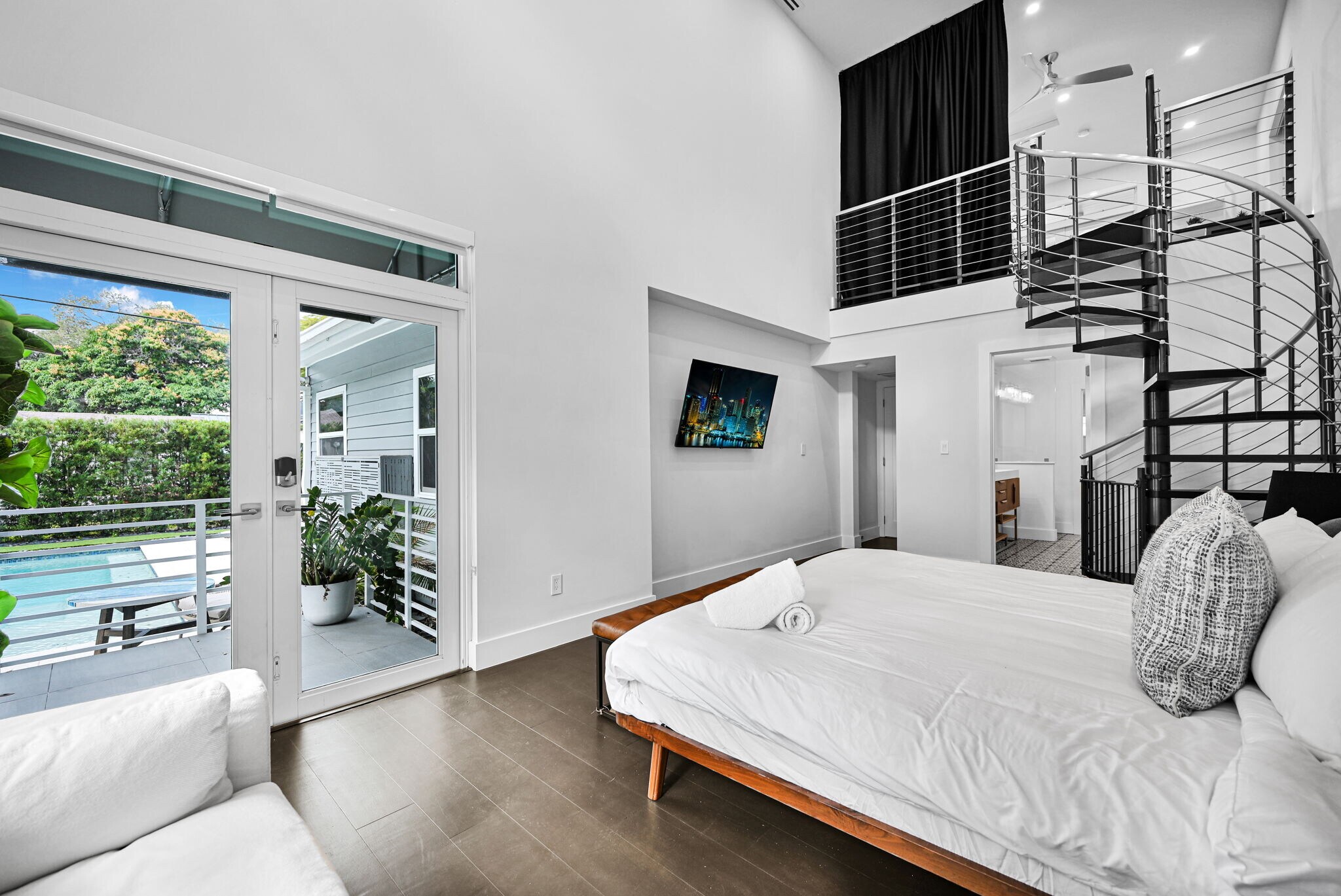 Building Photo - 150 NE 50th Ter