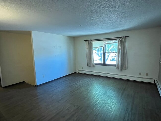 Building Photo - 1509-1511 East Nye Street (Bravo Team)