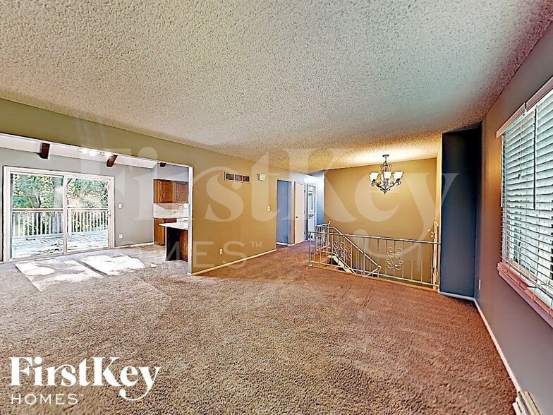 Building Photo - 5906 NW Walnut Creek Dr