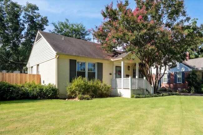 Building Photo - 3733 Charleswood Ave