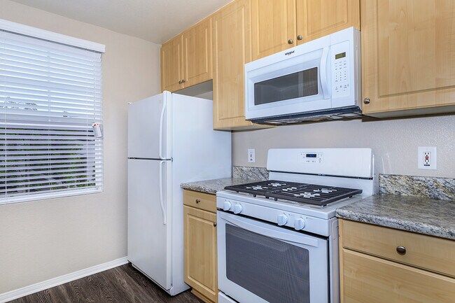Building Photo - Laurel Glen Apartment Homes