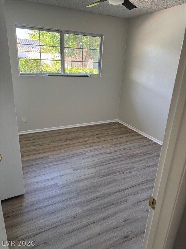 Building Photo - 2725 Colanthe Ave