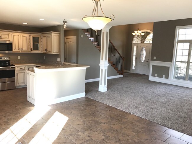 Building Photo - 3564 Drake Rd