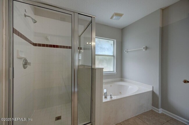 Building Photo - 14014 Summer Breeze Dr