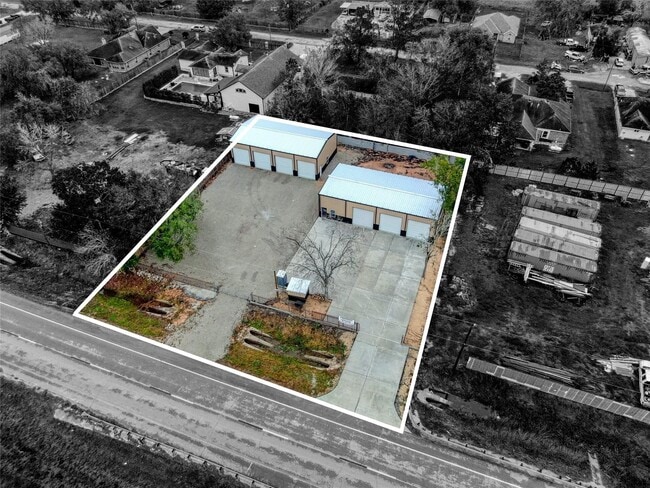 Building Photo - 13051 Pleasant Valley Dr