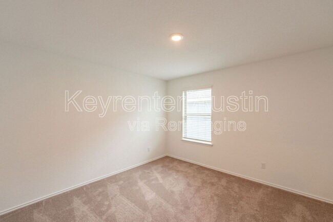 Building Photo - 1520 Holly Lk Dr