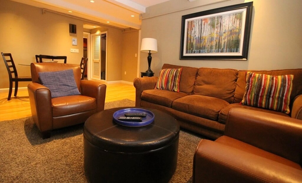 Building Photo - 119 Beacon St