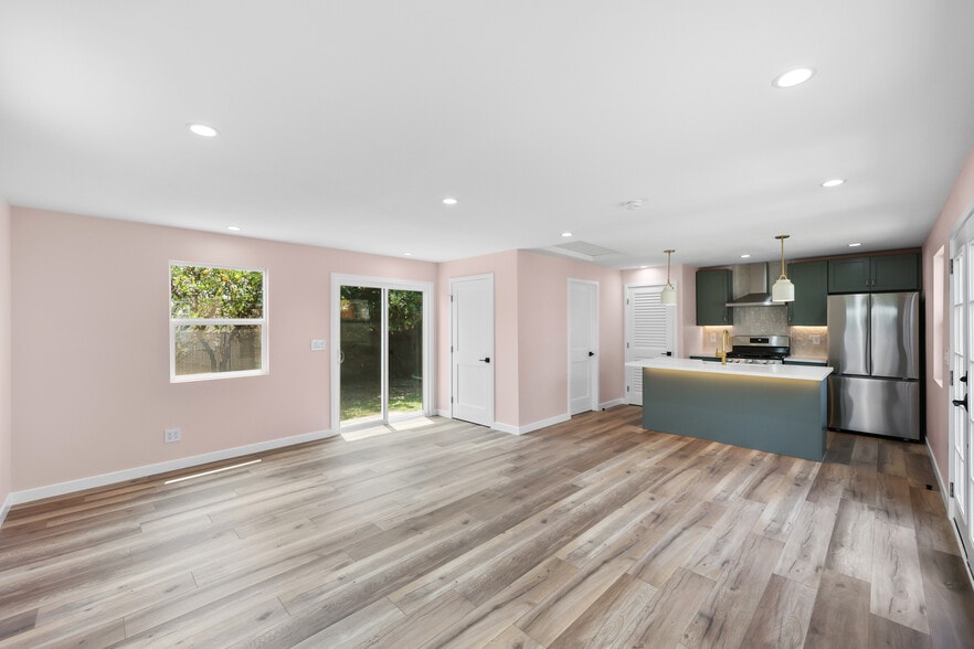 Building Photo - 4312 W 59th St