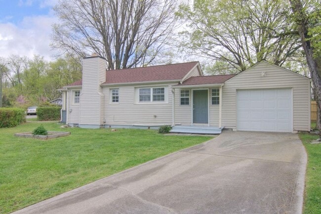 Building Photo - Knoxville 37917 - 2 bedroom, 1 bath home - Contact Susan Niedergeses (865) 300-4722