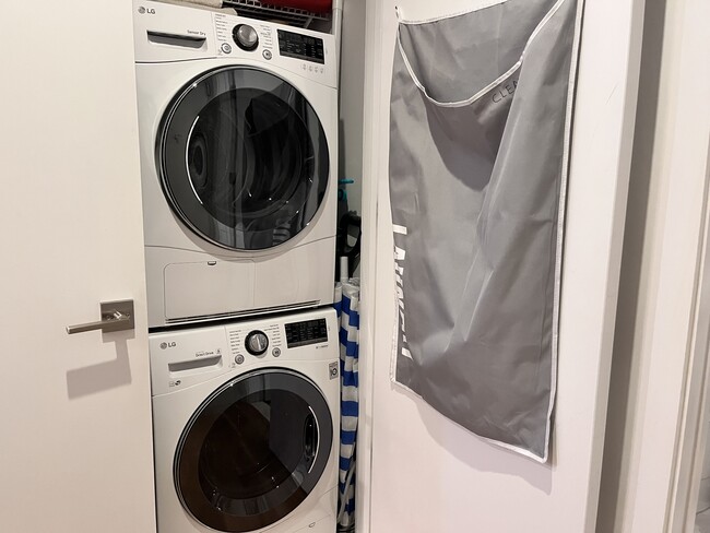 Building Photo - 311 Hart St