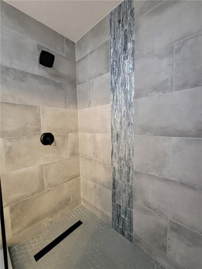 Building Photo - 4948 SW 136th Ave