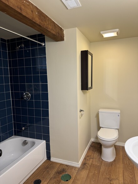 Building Photo - 7405 NE Prescott St