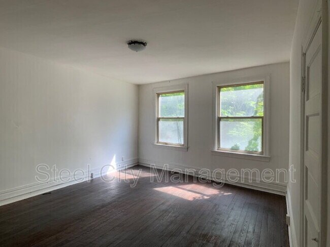 Building Photo - 810 Wood St