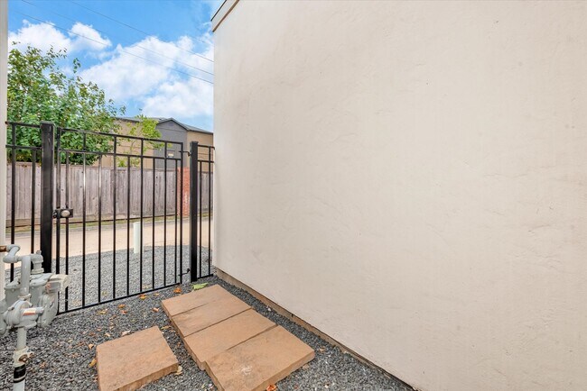 Building Photo - 13405 Preston Cliff Ct