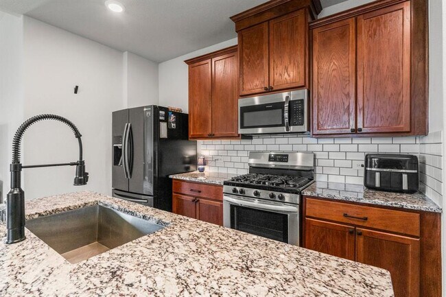 Building Photo - 819 Spruce Pine Dr