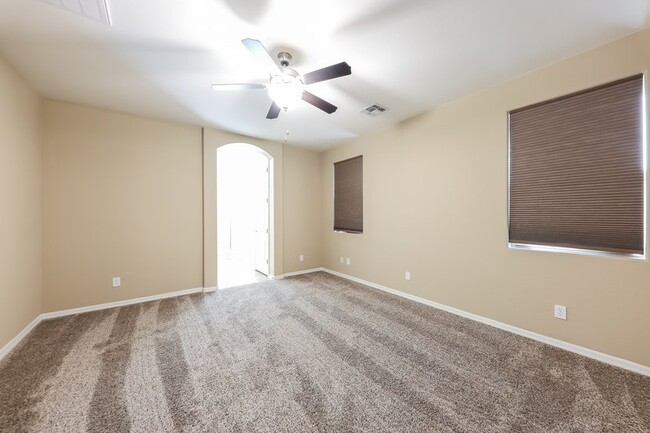 Building Photo - Beautiful! 3 Bed 2 Bath in Verrado w/Commu...