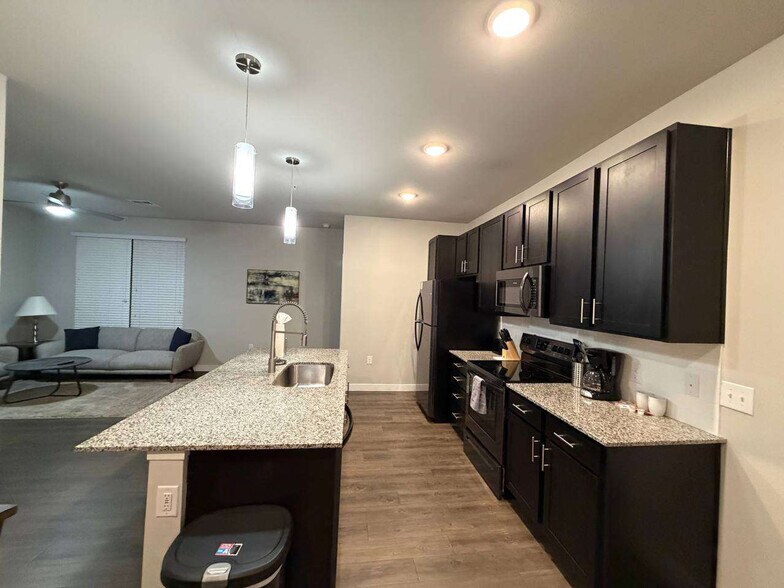 Building Photo - 23555 N Desert Peak Pkwy