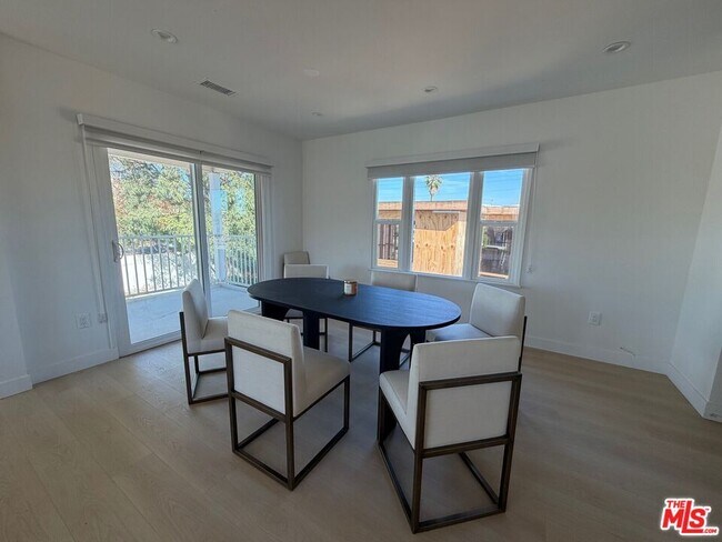 Building Photo - 1546 S Ogden Dr