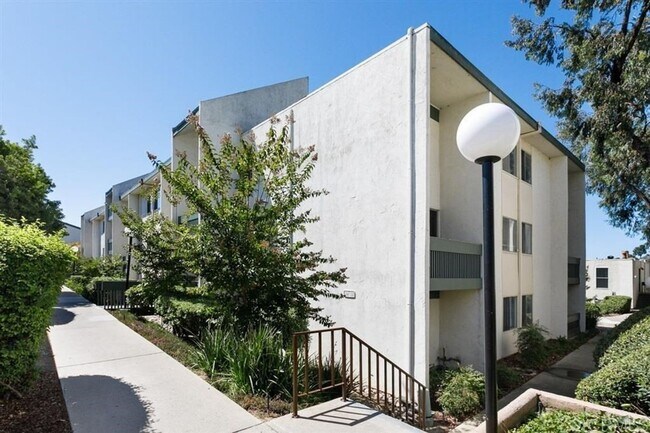 Building Photo - Modern 3 Bedroom, 2 Bath Completely Remodeled Condo