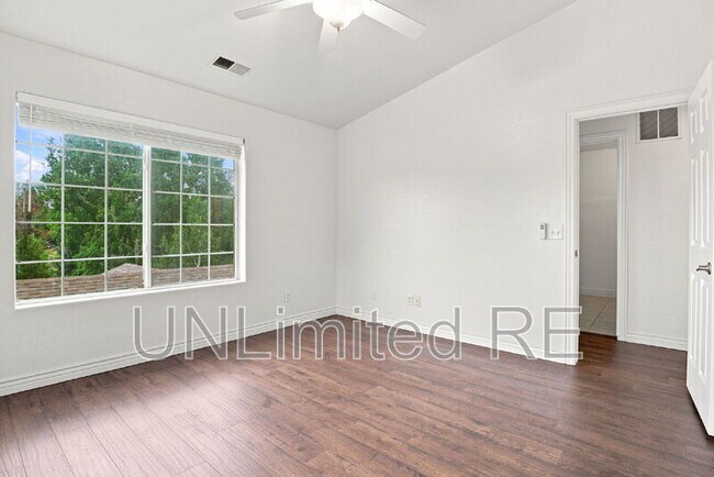 Building Photo - 3272 S Litzler Dr