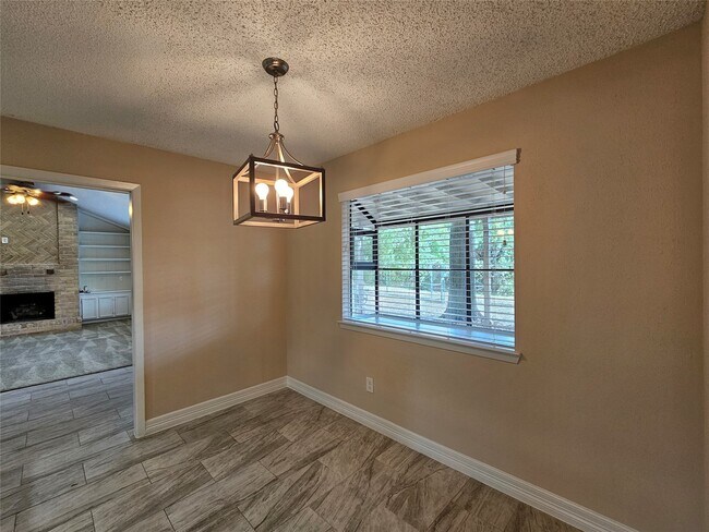Building Photo - 8314 Streamside Dr
