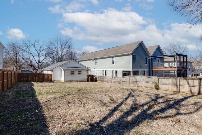 Building Photo - 2412 Chapel Ave
