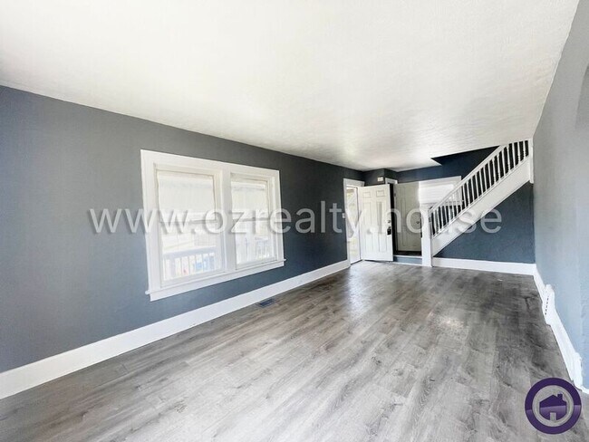 Building Photo - 1402 Prouty Ave