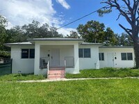 Building Photo - 1095 NE 149th St
