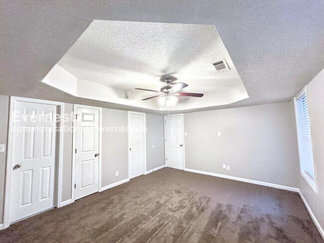 Building Photo - Limited Time Special Offer / 5 Bed, 3.5 Bath Home with Attached Garage / Pet-Friendly / Vouchers ...