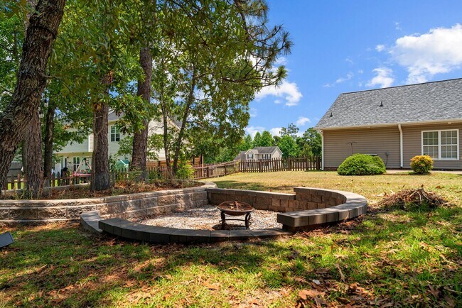 Building Photo - 3 Bed 2 Bath Convenient to Fayetteville an...