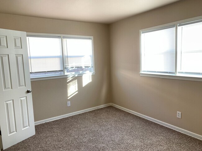 Building Photo - Completely Remodeled 3 bed house!