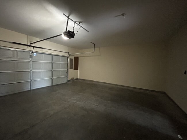 Building Photo - Townhouse for Rent