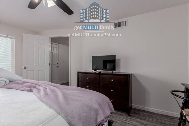 Building Photo - 515 W Pebble Beach Dr