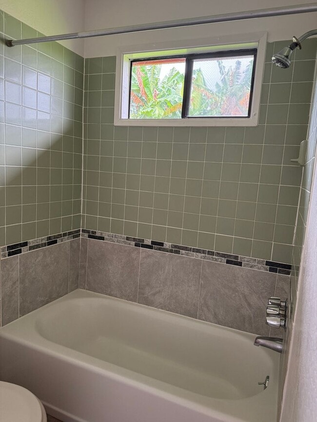 Building Photo - 610 Hoomalu Pl