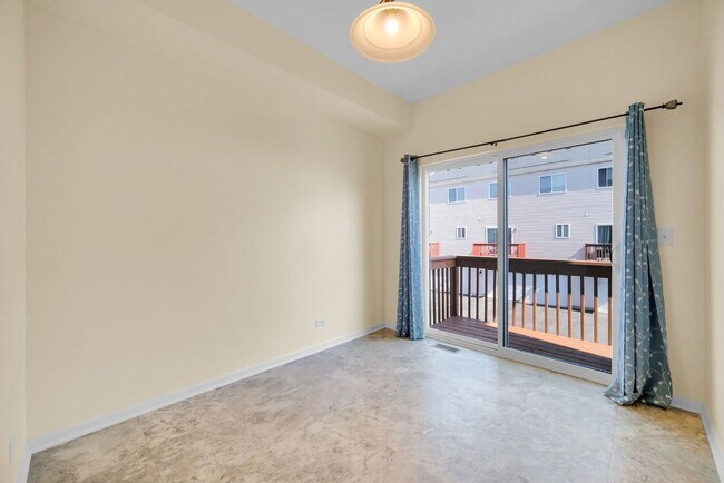 Building Photo - 1476 Manning Ave