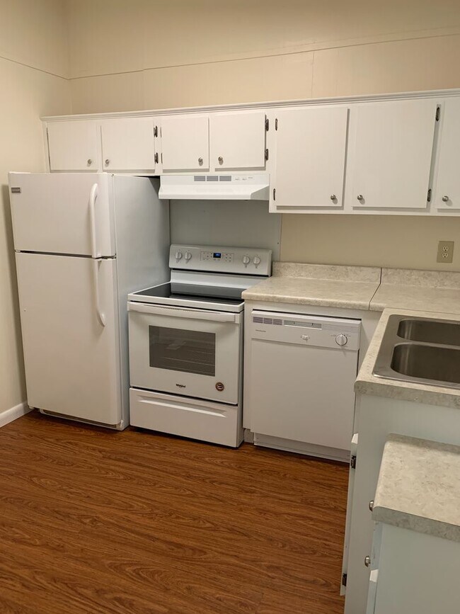 Building Photo - 174-174 Hart Ave